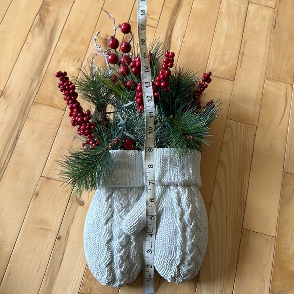 🌲Light Up Mittens Christmas Decor - Picture 6 of 9